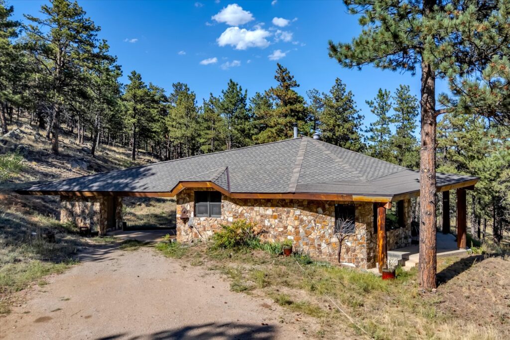 3723 Blue Mountain Trail, Lyons