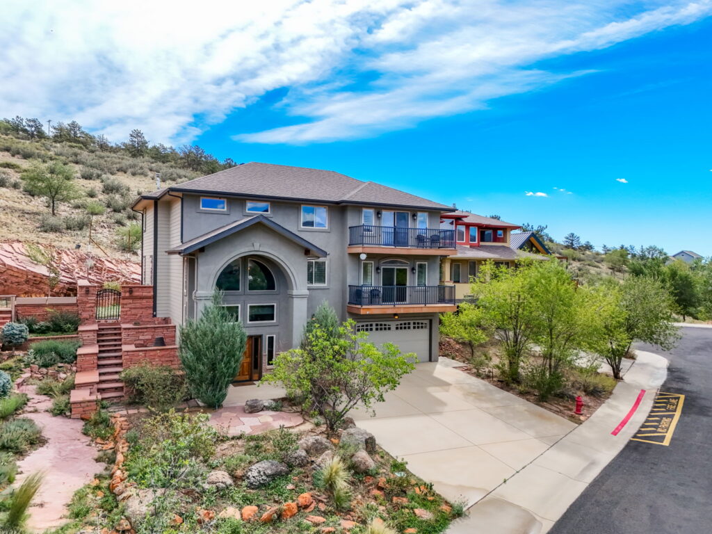 621 1st Ave, Lyons